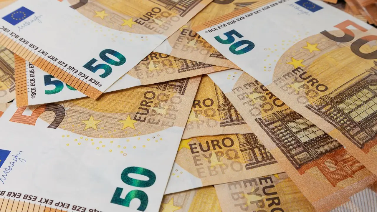 Banconota da 50 euro con errore di stampa: può raggiungere i 2.500 euro Banconota da 50 euro con errore di stampa: può raggiungere i 2.500 euro