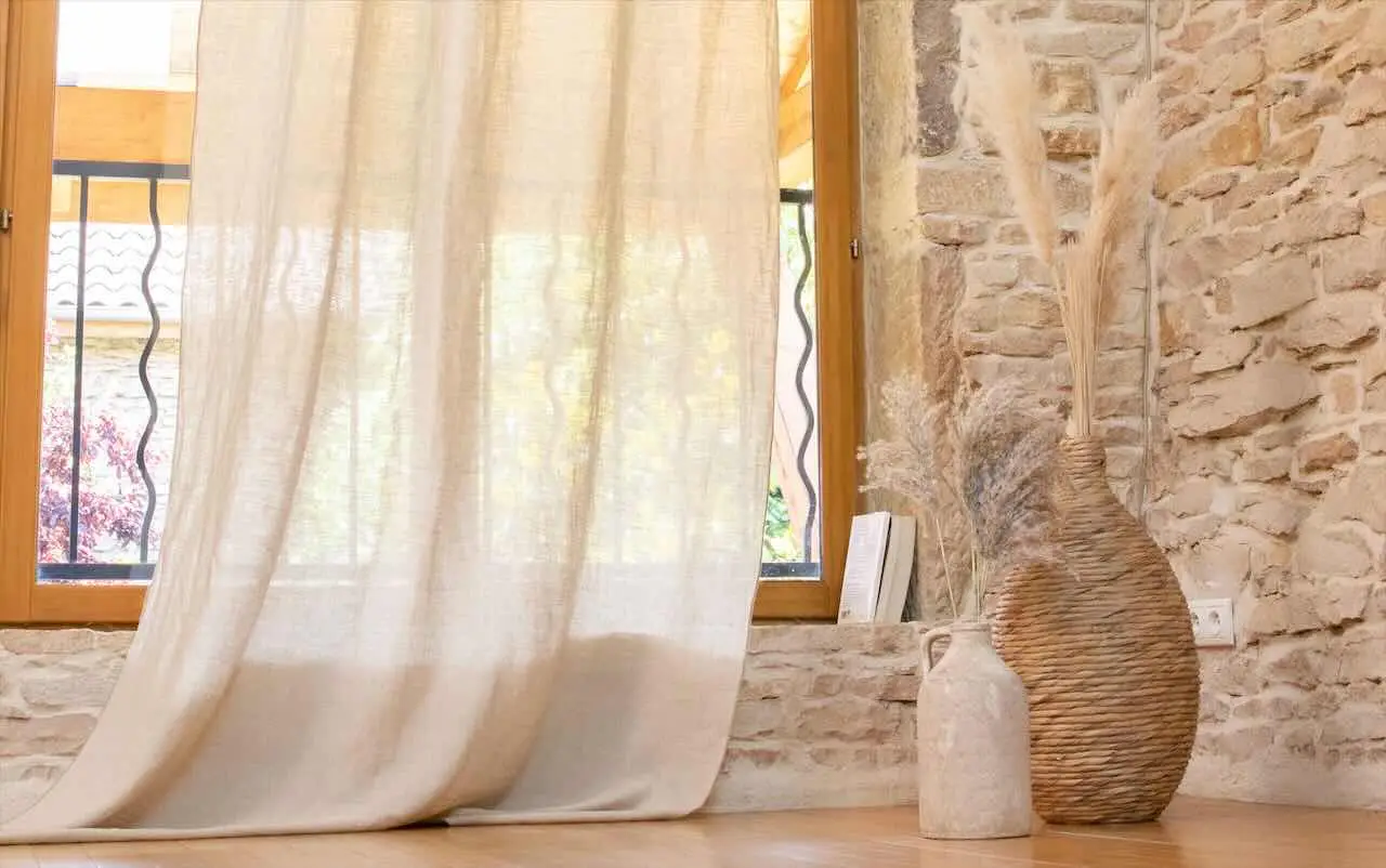 Tende ingiallite dal sole? Un metodo naturale restituisce freschezza al tessuto Tende ingiallite dal sole? Un metodo naturale restituisce freschezza al tessuto
