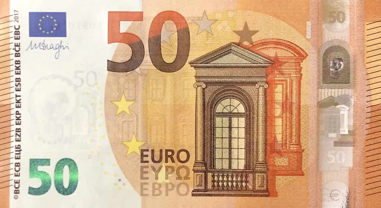 Banconote da 50 € sotto osservazione: la Banca Centrale avverte sui rischi reali Banconote da 50 € sotto osservazione: la Banca Centrale avverte sui rischi reali