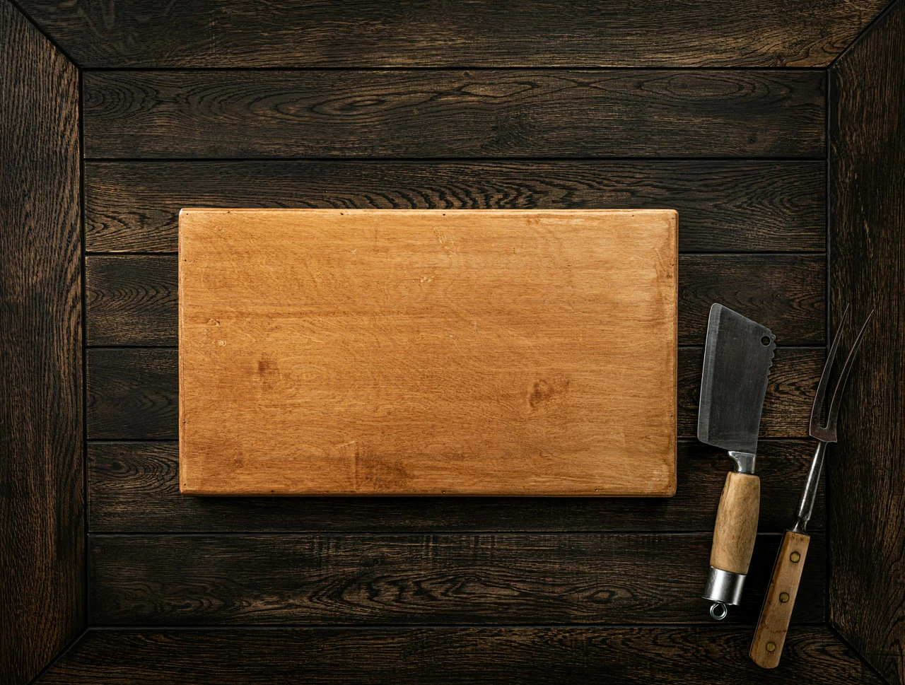Il trucco del sale per togliere i residui dai taglieri di legno Il trucco del sale per togliere i residui dai taglieri di legno