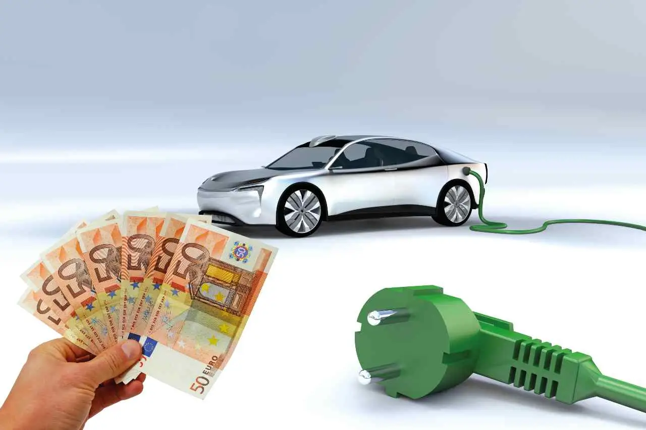 Bollo auto 2025: nuove categorie agevolate per chi ha un’auto elettrica Bollo auto 2025: nuove categorie agevolate per chi ha un’auto elettrica