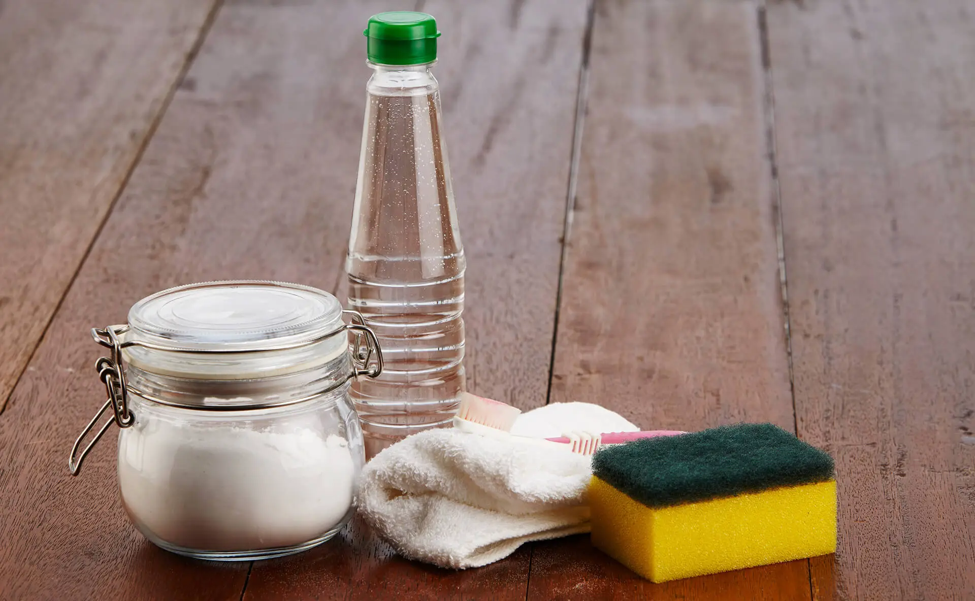 Profumo di pulito: miscela casalinga per pulire pavimenti senza chimici Profumo di pulito: miscela casalinga per pulire pavimenti senza chimici