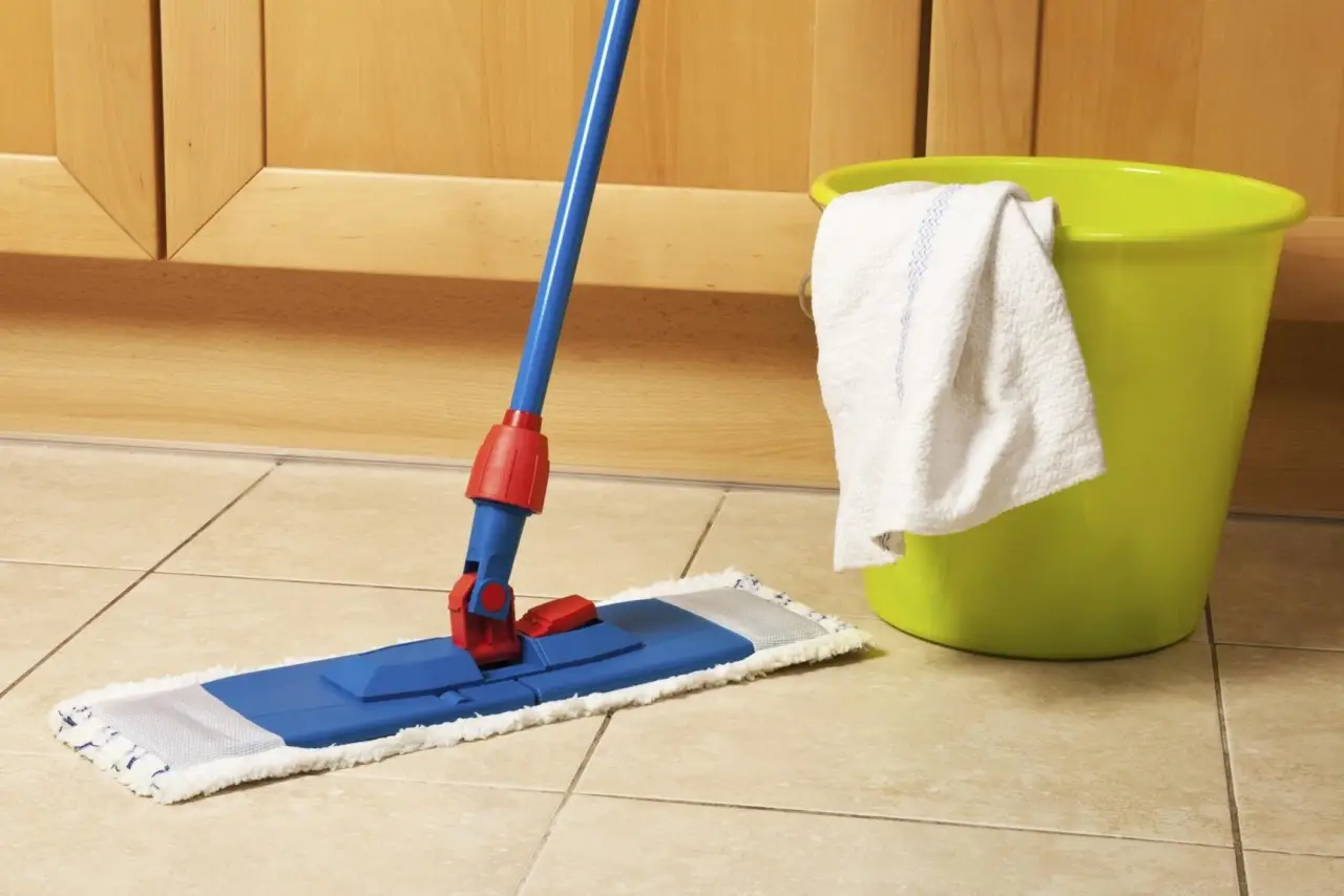 Profumo di pulito: miscela casalinga per pulire pavimenti senza chimici Profumo di pulito: miscela casalinga per pulire pavimenti senza chimici