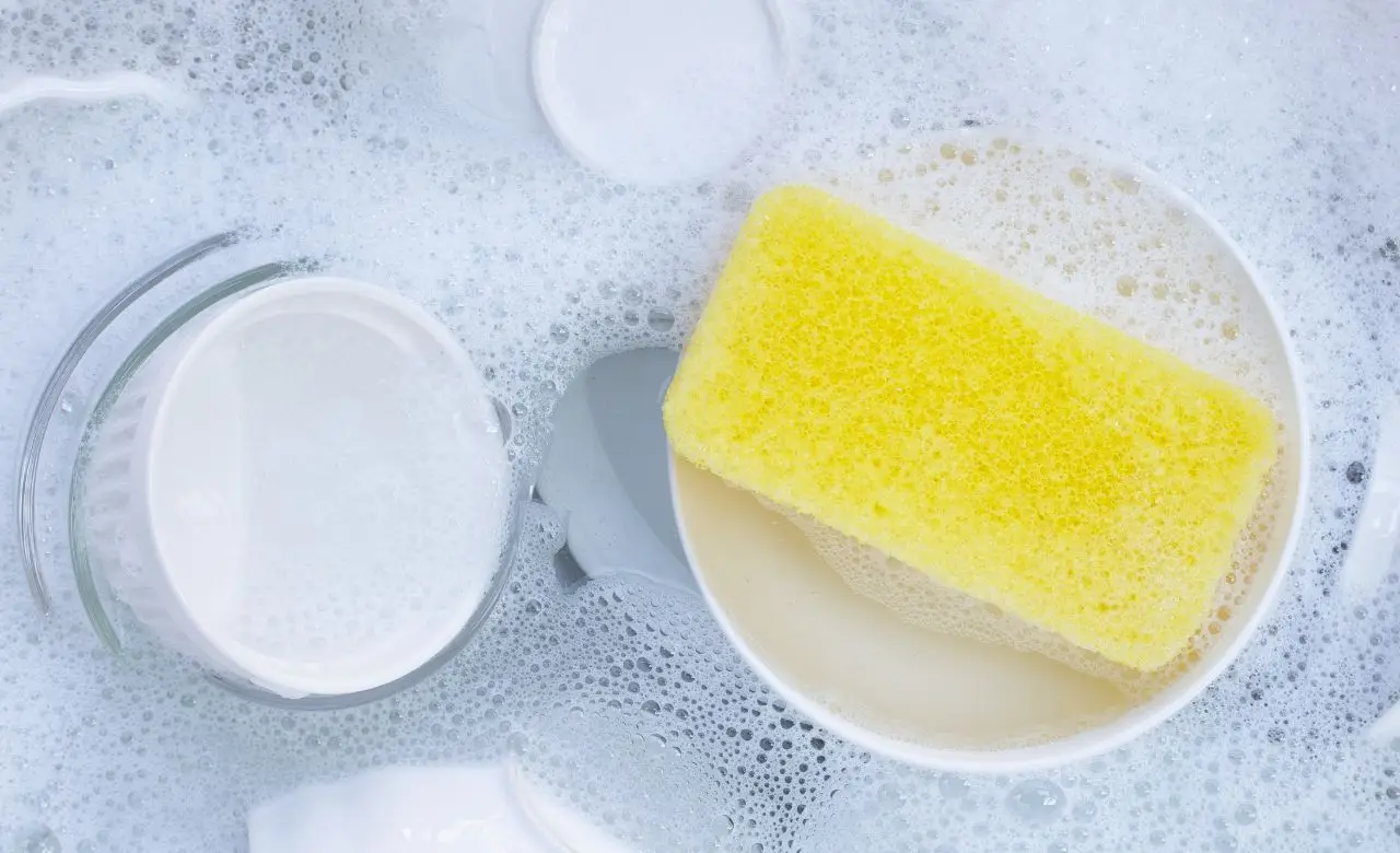 Macchie persistenti sulle tazze di ceramica? Un oggetto di cucina risolve in pochi minuti Macchie persistenti sulle tazze di ceramica? Un oggetto di cucina risolve in pochi minuti