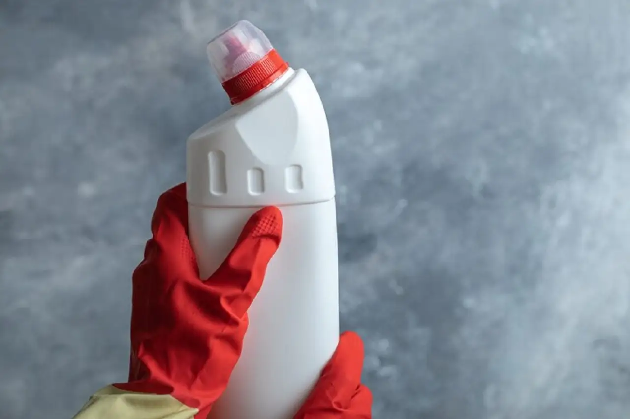 Aloni sui rubinetti del bagno? Un prodotto da dispensa li elimina senza fatica Aloni sui rubinetti del bagno? Un prodotto da dispensa li elimina senza fatica