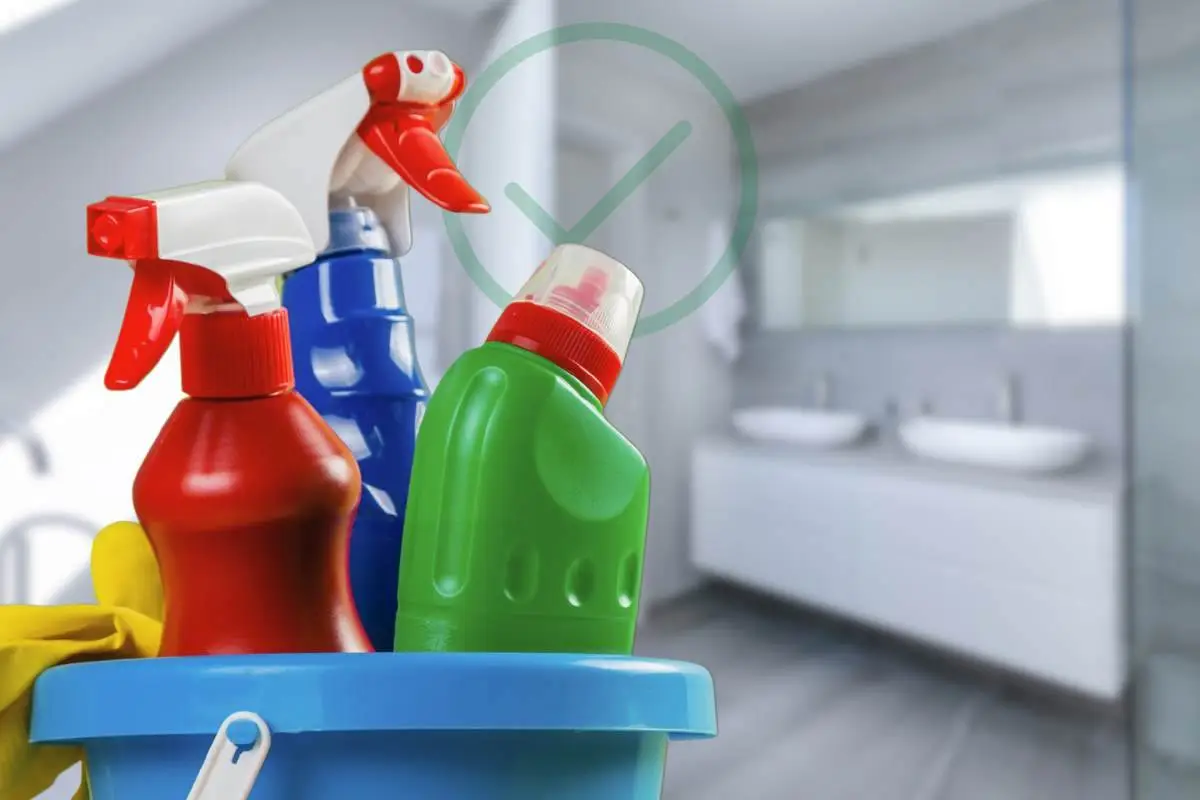 Aloni sui rubinetti del bagno? Un prodotto da dispensa li elimina senza fatica Aloni sui rubinetti del bagno? Un prodotto da dispensa li elimina senza fatica