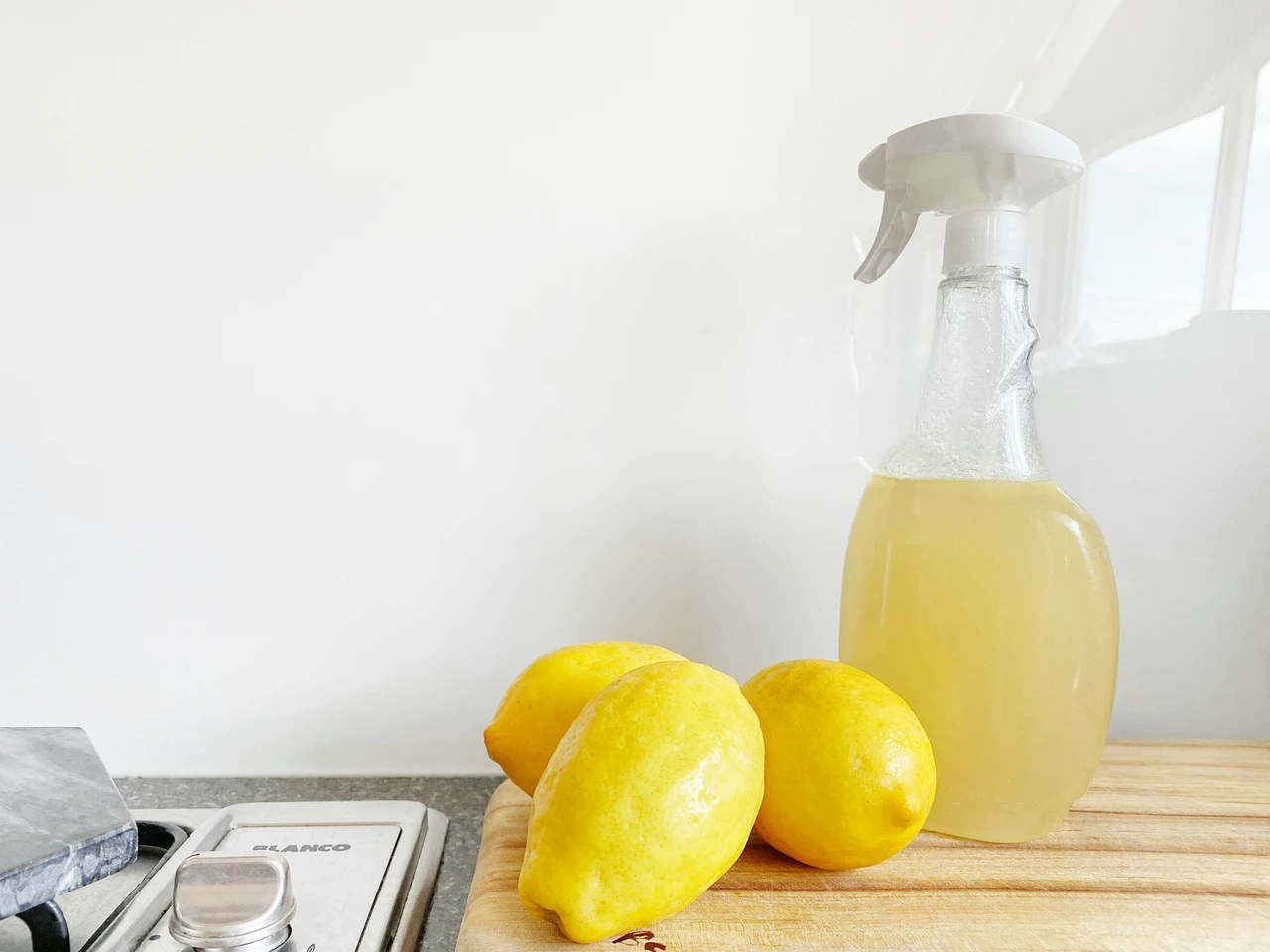 Metti alla prova i tuoi limoni: il rimedio domestico che fa brillare il piano cottura Metti alla prova i tuoi limoni: il rimedio domestico che fa brillare il piano cottura