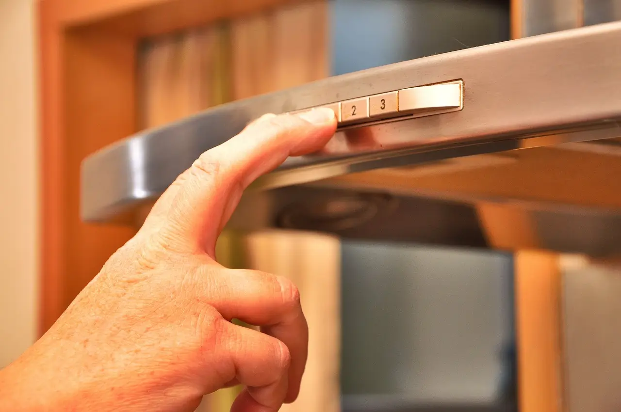 Risparmia energia in cucina: le pratiche immediate per feltrare la spesa elettrica Risparmia energia in cucina: le pratiche immediate per feltrare la spesa elettrica